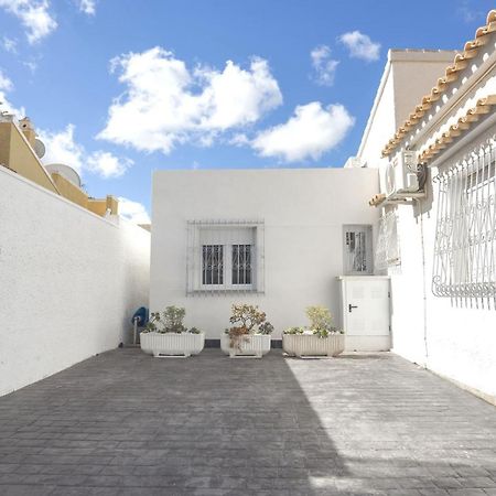 Modern Detached 4 Bed 3 Bath Villa With Private Pool Close To All Amenities Villamartin  Exterior foto