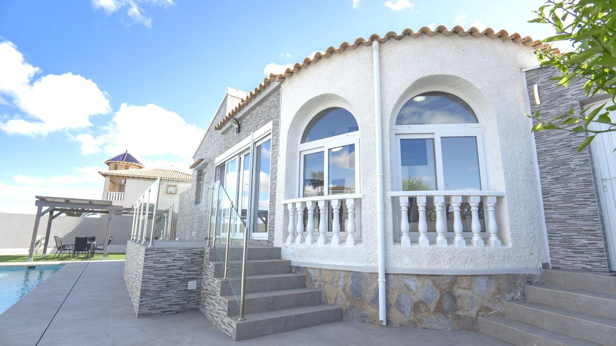 Modern Detached 4 Bed 3 Bath Villa With Private Pool Close To All Amenities Villamartin  Exterior foto