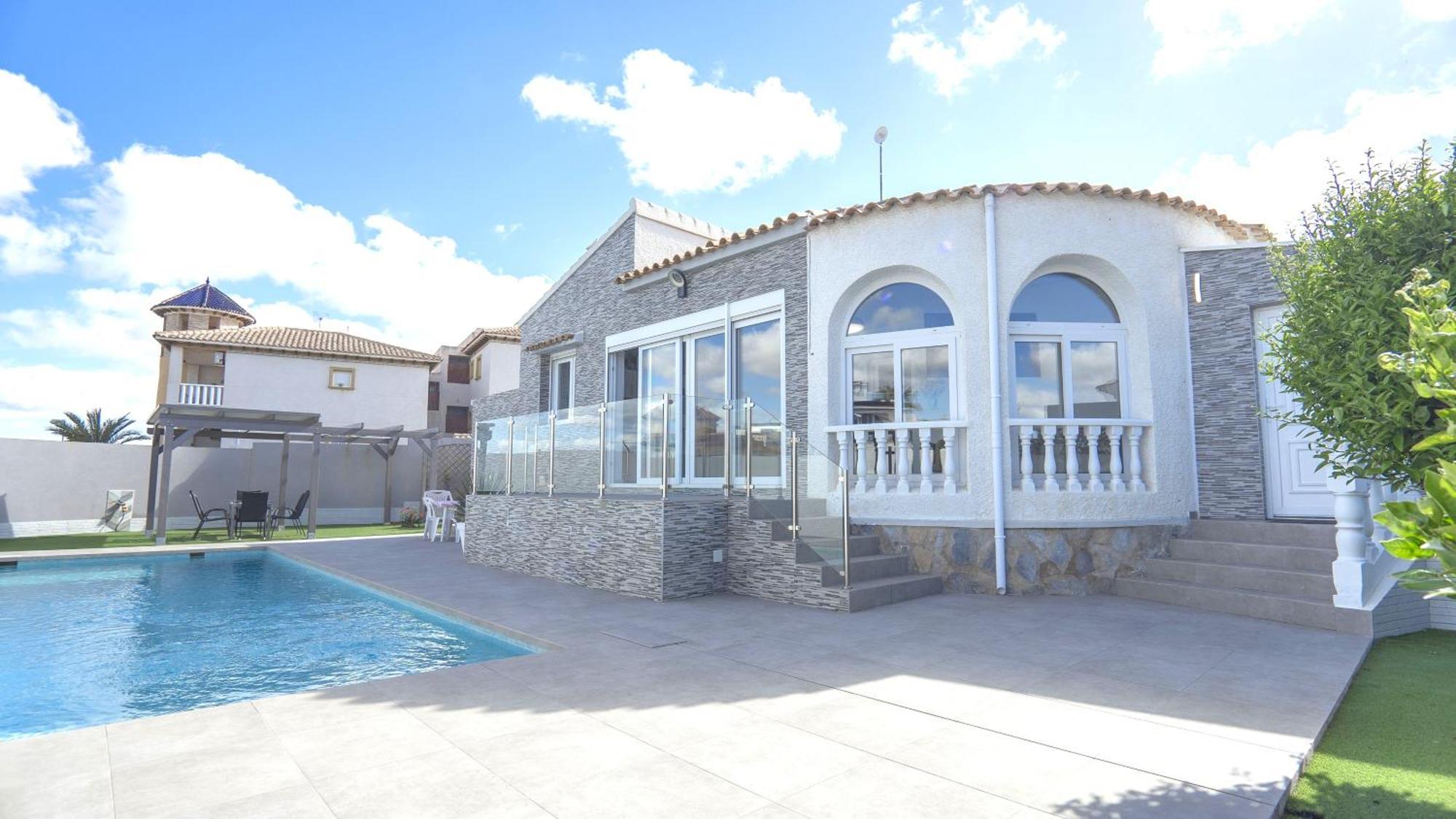 Modern Detached 4 Bed 3 Bath Villa With Private Pool Close To All Amenities Villamartin  Exterior foto