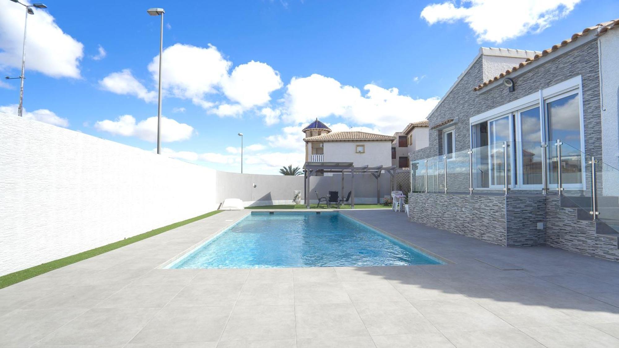 Modern Detached 4 Bed 3 Bath Villa With Private Pool Close To All Amenities Villamartin  Exterior foto