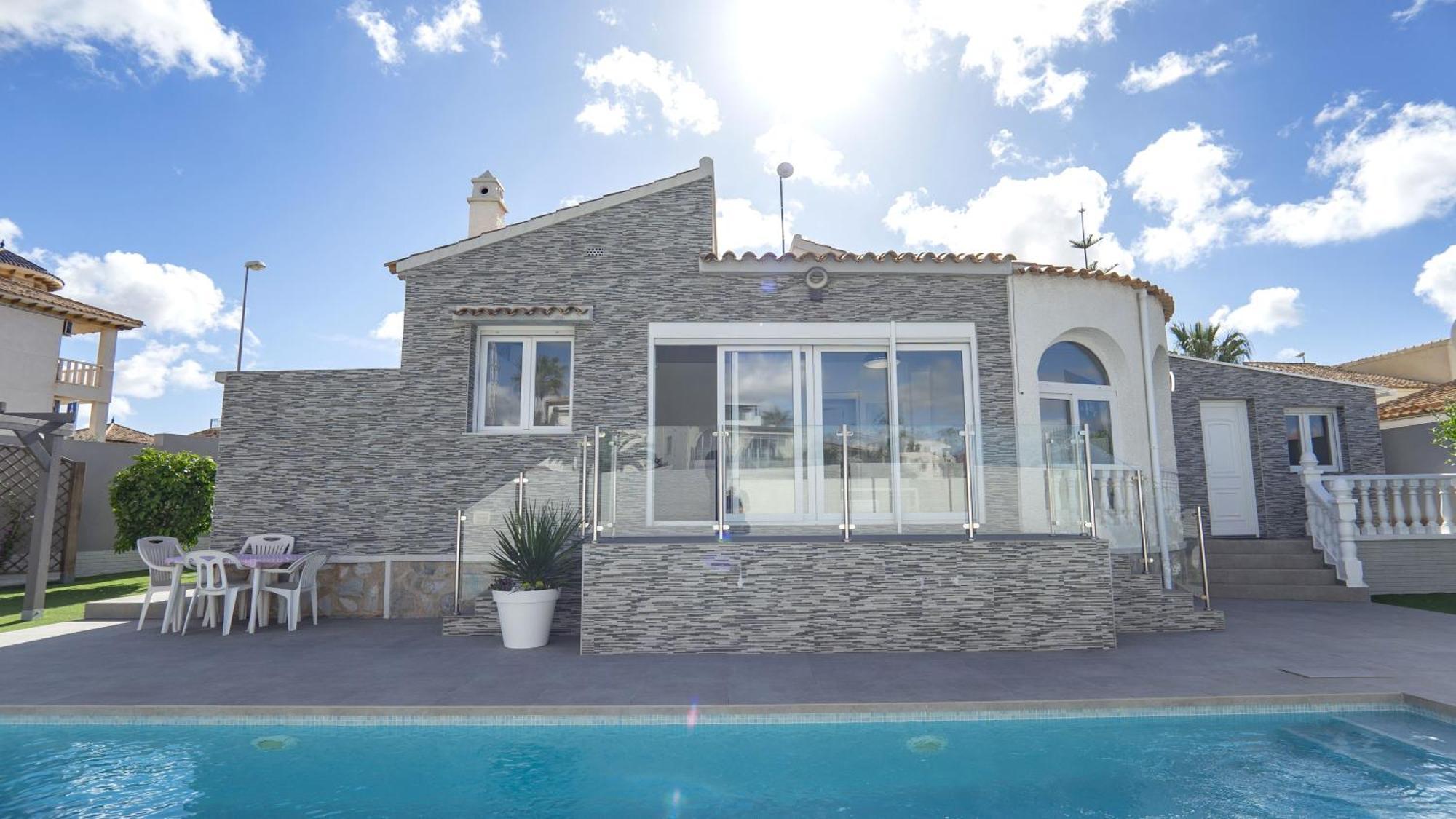 Modern Detached 4 Bed 3 Bath Villa With Private Pool Close To All Amenities Villamartin  Exterior foto